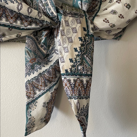 Bohemian Paisley short Kimono tie top| Shein| Sage green/cream/ivory| 2X| EUC - Picture 4 of 8